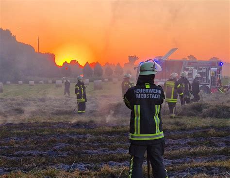 Euro Schaden Traktor Ballenpresse Und Feld In Flammen