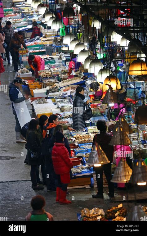 Seoul Fischmarkt Fotos Und Bildmaterial In Hoher Aufl Sung Alamy