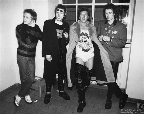 L R Paul Cook Johnny Rotten Steve Jones Sid Vicious Of The Sex