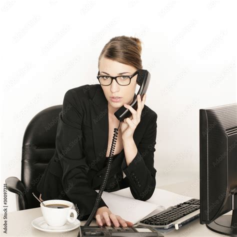 Chefsekretärin am Telefon Stock-Foto | Adobe Stock