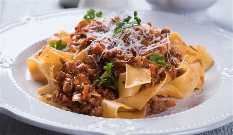 Pappardelle con ragù bianco alla Toscana un sapore intenso perfetto