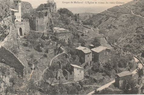 Malleval Le village l église les ruines du vieux château et les