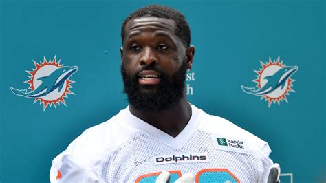 Dolphins LT S Injury Explanation Relieves Tyreek Hill Yardbarker