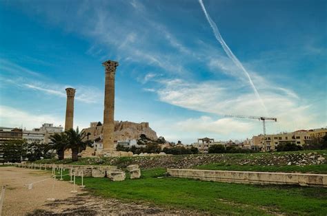 Temple De Zeus Olympien Et De L Acropole Ath Nes Gr Ce Photo Premium