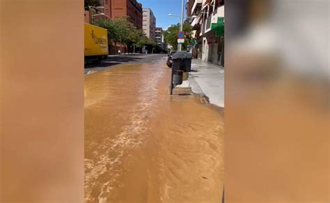 Badajoz La rotura de una tubería principal en Fernando Calzadilla