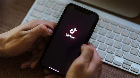 Dnc And Rnc Warn Campaigns About Using Tiktok Cnn Politics