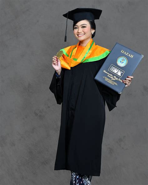 Foto Wisuda Ide Wisuda Fotografi Pengantin Wisuda