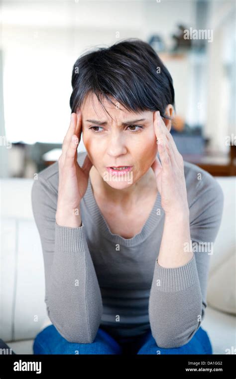 WOMAN WITH A MIGRAINE Stock Photo - Alamy