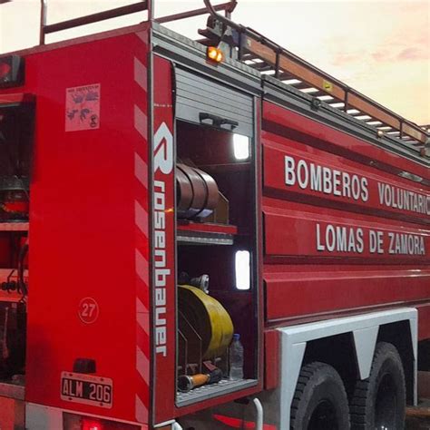 Feroz incendio en una fábrica de Lomas de Zamora