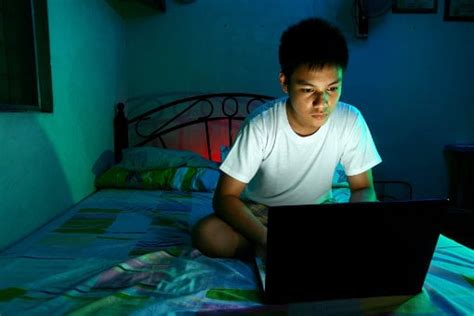 Sleep Better By Reducing Your Gadgets Blue Light At Night Techlicious