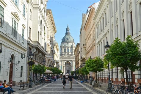 Budapest City Centre & Great Market Hall Tour & Tasting – Budapest Market Hall