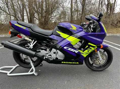 4k Mile 1995 Honda Cbr600f3 Encases High End Performance In A Mid Range