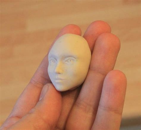 Zuleykha's polymer clay: Sculpting faces