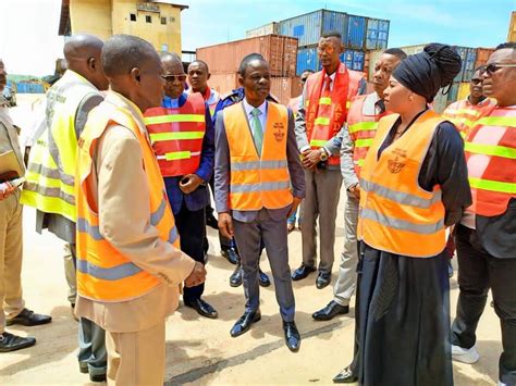 Boma Mack Matondo en visite d inspection du site où sera érigé le