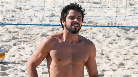 Foto Rodrigo Simas Mostra Corpo Sarado Na Praia Agatha Moreira E