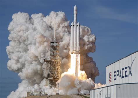 Spacex Lance Sa Nouvelle Fusée Falcon Heavy