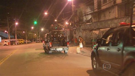 Vídeo PM morto por bandidos no Complexo do Alemão será enterrado nesta