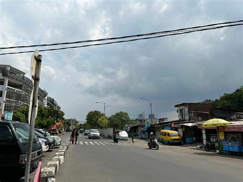 Jalan Joyoboyo Surabaya Jelang Penutupan Untuk Pembangunan Terowongan