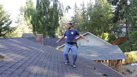 VIDEO: Roofer's goofy dance will make your day - ABC13 Houston