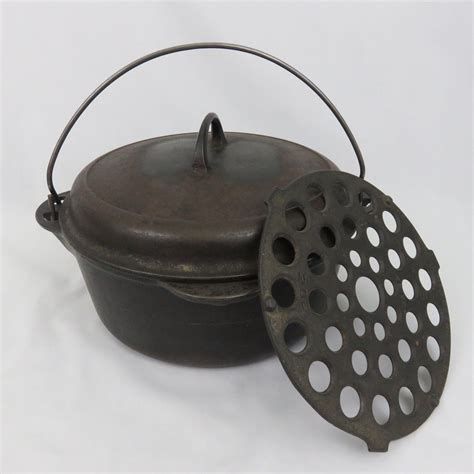 Griswold Cast Iron Dutch Oven With Original Lid And Trivet Large