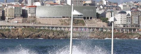 El Temporal Obliga A Cerrar Al P Blico Los Arenales De Riazor Y El Orz N