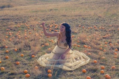 Orange Juice | Melanie martinez, Cantores, Fotos de famosas