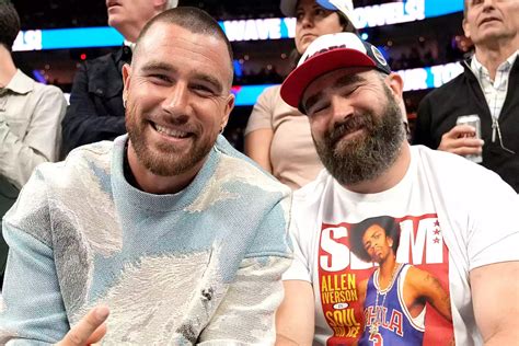 Travis Kelce Jason Kelce Receive Standing Ovation At Cleveland