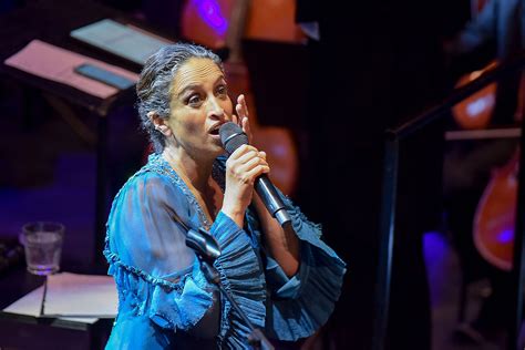 Noa Sold Out E Applausi Al Teatro Orfeo Di Taranto Orchestra Magna