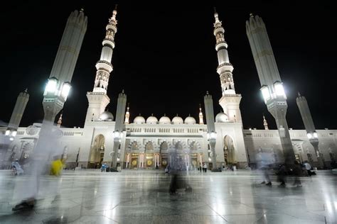 Premium Photo | Madina Mosque at night