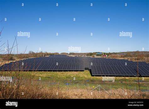 Photovoltaik Feld Hi Res Stock Photography And Images Alamy