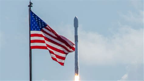 SpaceX lanza dron espacial militar de EEUU para misión de investigación