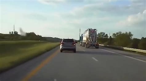 La policía consigue detener un coche sin frenos que circulaba a gran