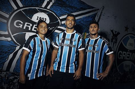 Umbro comemora 120 anos do Grêmio em novos uniformes oficiais para a