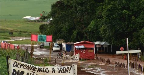 G1 PM diz que forte chuva atrasou 1º dia de desocupação de área de