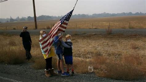 À Paradise Ville Dévastée Par Le Feu Donald Trump Exprime Sa «tristesse