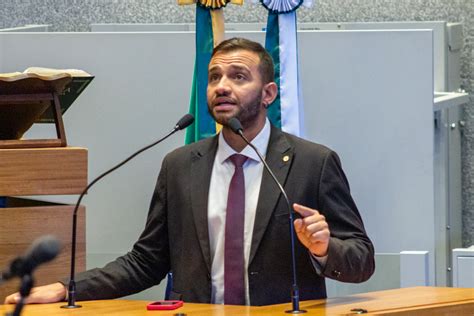 Dirigente Do Serviço Público Estadual E Distrital - Distritais defendem reestruturação das carreiras do serviço público - CLDF