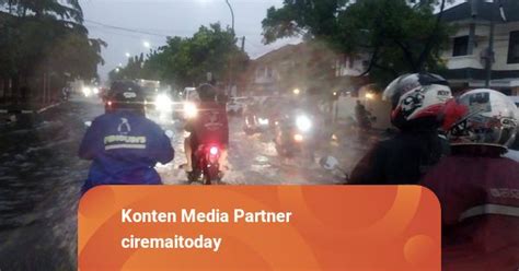 Diguyur Hujan Berjam Jam Kota Cirebon Dikepung Banjir Kumparan