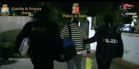 Mafia Colpo Al Clan Di Gela Arresti Affari A Roma Lombardia E In