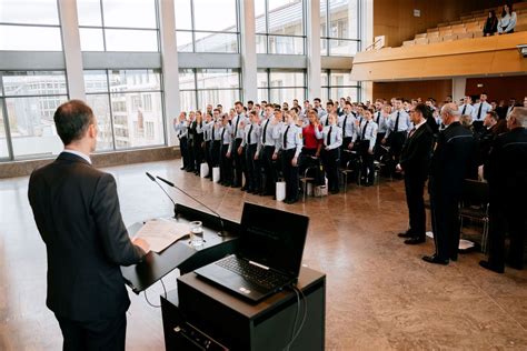 Polizeipräsident Eisenbraun und Bürgermeister Maier begrüßen neue