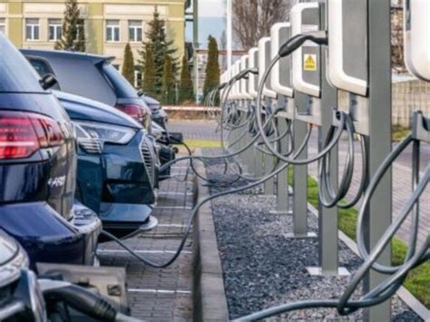 Unia Europejska potwierdza przejście na samochody elektryczne od 2035