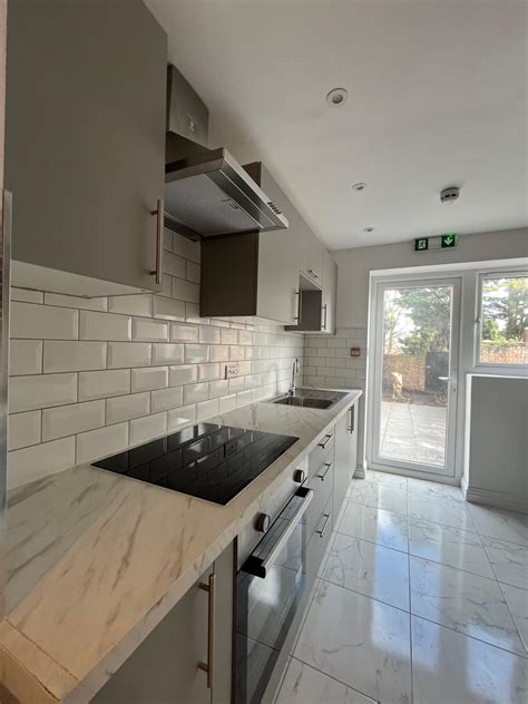 6 bedroom house for rent Princes Avenue London, W3 8LT | UniHomes