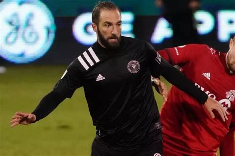 gonzalo higuain profile