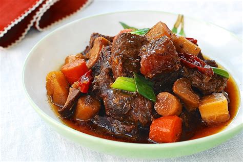 Sataejjim (Slow Cooker Braised Beef Shank) - Korean Bapsang