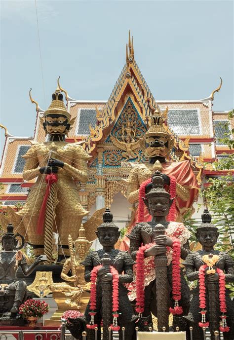 The Largest Thao Wessuwan Sculpture Or Vasavana Kuvera Giant Statues