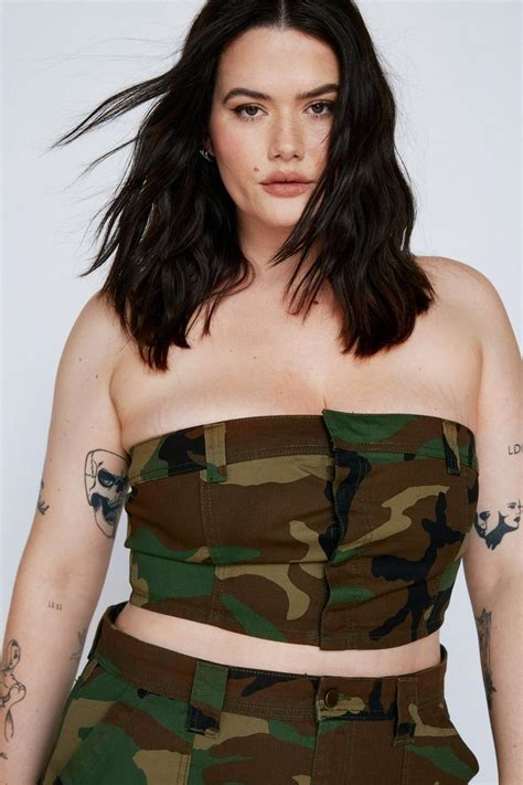 Plus Size Tops Women S Plus Size Tops And Crop Tops Nasty Gal