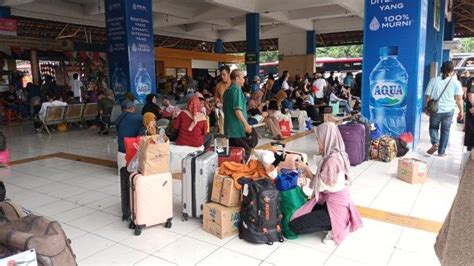 Pemudik Diprediksi Tiba Di Terminal Kampung Rambutan Pada Puncak