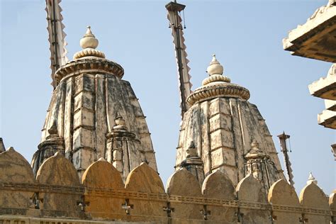 Two Stupas The Renowned Jain Temple At Ranakpur Is Dedicat Flickr