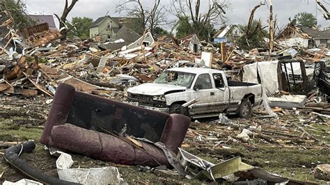 4 Dead And At Least 35 Hurt In Iowa Tornado Officials Say