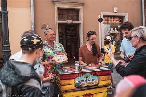 Wojciech Cejrowski narzeka na lokalizację stoiska na Jarmarku św