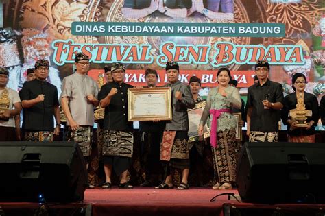 Bupati Giri Prasta Tutup Festival Seni Budaya Ke 14 Dan Luncurkan